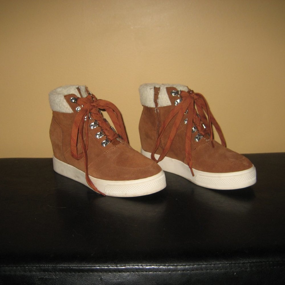 Steve Madden Hidden Wedge Bootie/Sneaker - 7